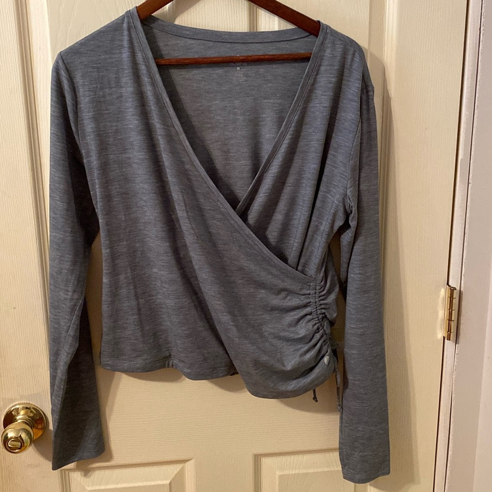 apana Yoga Lifestyle Long Sleeved Top with Thumbholes Size Medium